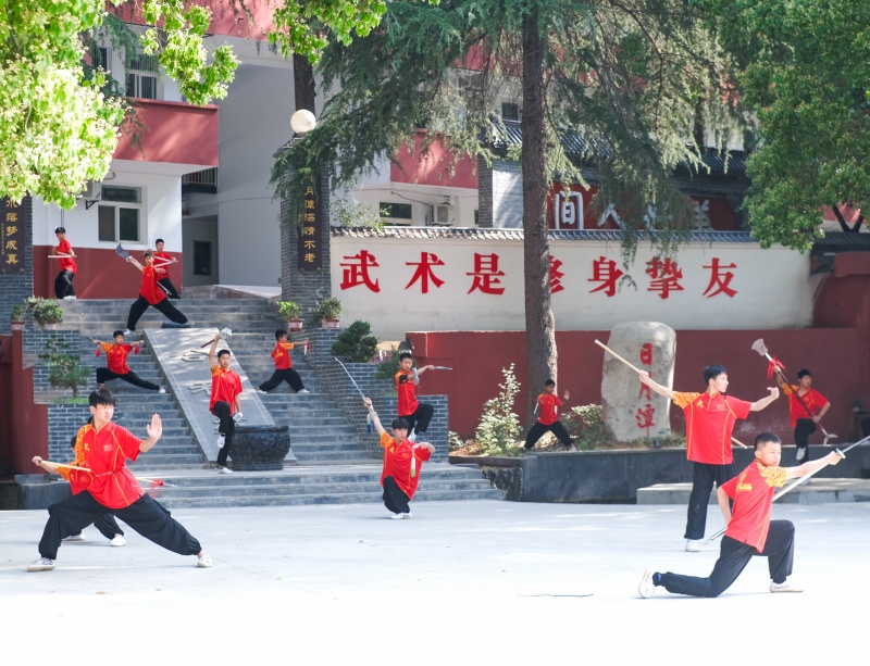 祝武当山湖北武术学校以及全国所有的教练和老师们，教师节快乐！